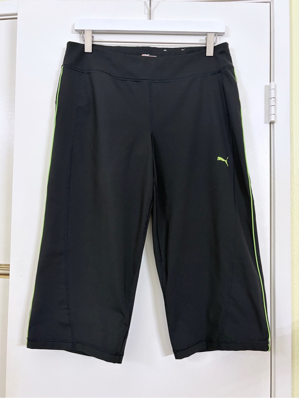 Puma dryCELL Black Capri Workout Leggings Neon Green Athletic Pants M Athleisure
